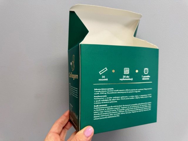 Open box for collagen sachets with dosage and storage information printed on the back